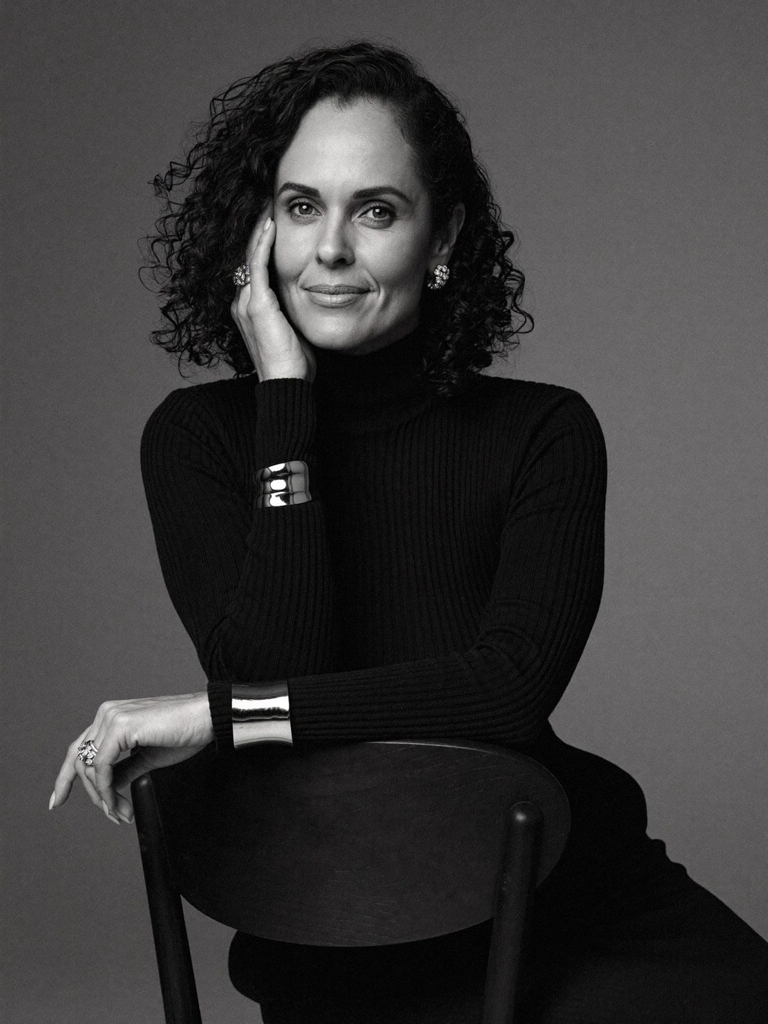 Retrato de Francine Sinnott em preto e branco